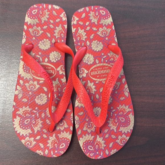 Havaianans red floral flip flops size 8 - Picture 3 of 4